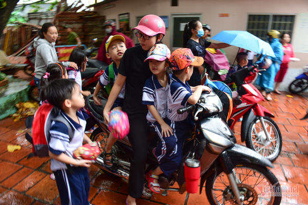 5 dua tre trong ca sinh nam dau tien cua Viet Nam hao huc vao lop 1 hinh anh 11