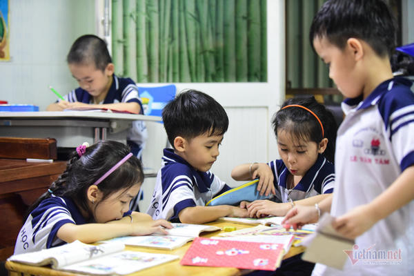 5 dua tre trong ca sinh nam dau tien cua Viet Nam hao huc vao lop 1 hinh anh 15