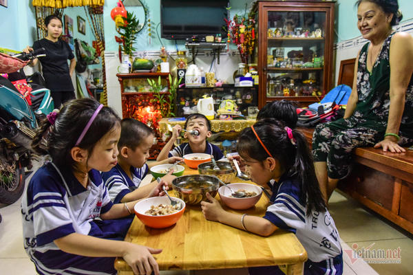 5 dua tre trong ca sinh nam dau tien cua Viet Nam hao huc vao lop 1 hinh anh 16