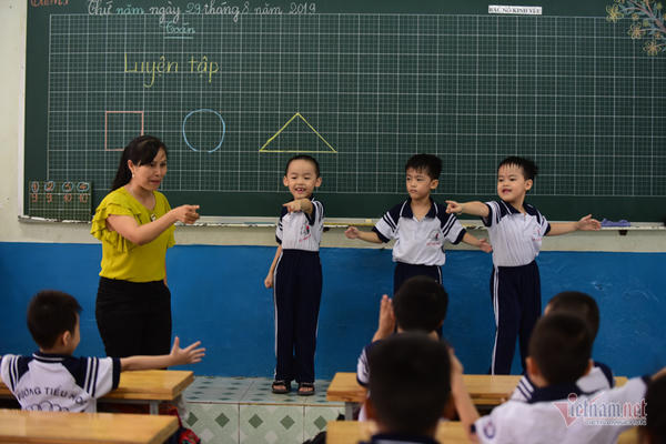 5 dua tre trong ca sinh nam dau tien cua Viet Nam hao huc vao lop 1 hinh anh 4