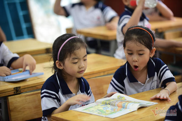 5 dua tre trong ca sinh nam dau tien cua Viet Nam hao huc vao lop 1 hinh anh 6