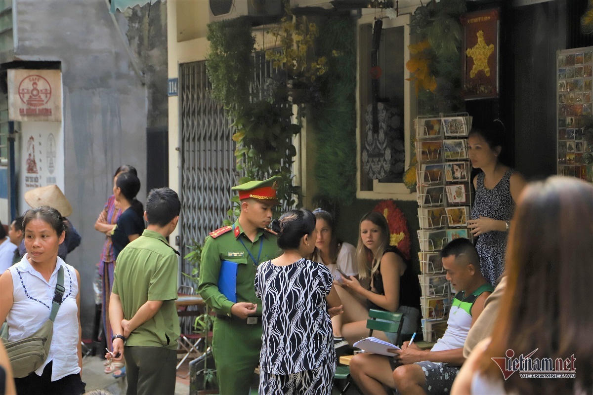 'Ngoại bất nhập', đóng cửa cà phê đường tàu từ sáng nay