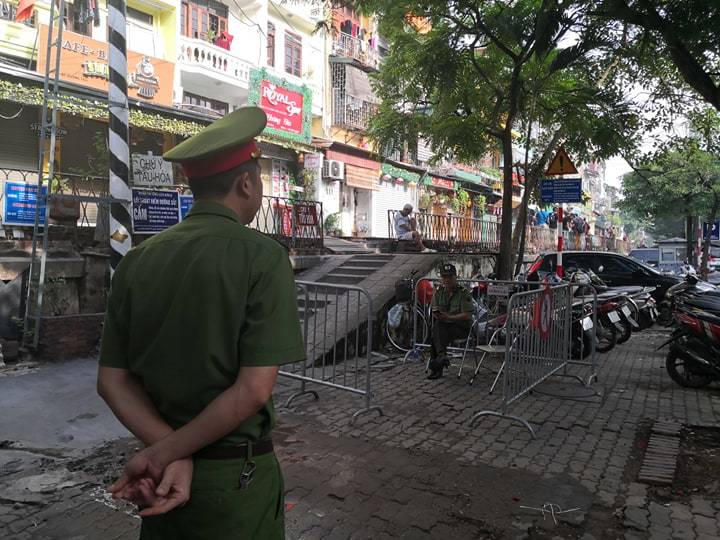 'Ngoại bất nhập', đóng cửa cà phê đường tàu từ sáng nay