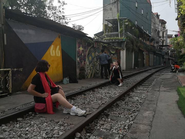 'Ngoại bất nhập', đóng cửa cà phê đường tàu từ sáng nay