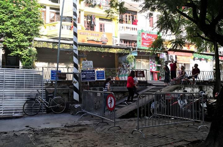 'Ngoại bất nhập', đóng cửa cà phê đường tàu từ sáng nay