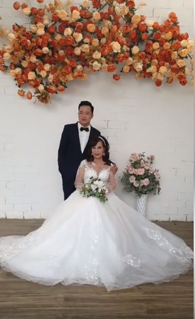 Sau khi &quot;t&#226;n trang&quot; nhan sắc, c&#244; d&#226;u 62 tuổi c&#249;ng chồng đi chụp lại ảnh cưới để... h&#226;m n&#243;ng t&#236;nh cảm - Ảnh 3.