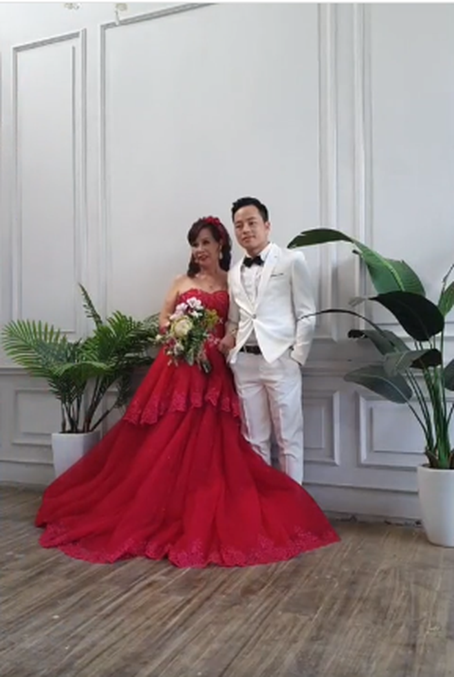 Sau khi &quot;t&#226;n trang&quot; nhan sắc, c&#244; d&#226;u 62 tuổi c&#249;ng chồng đi chụp lại ảnh cưới để... h&#226;m n&#243;ng t&#236;nh cảm - Ảnh 3.