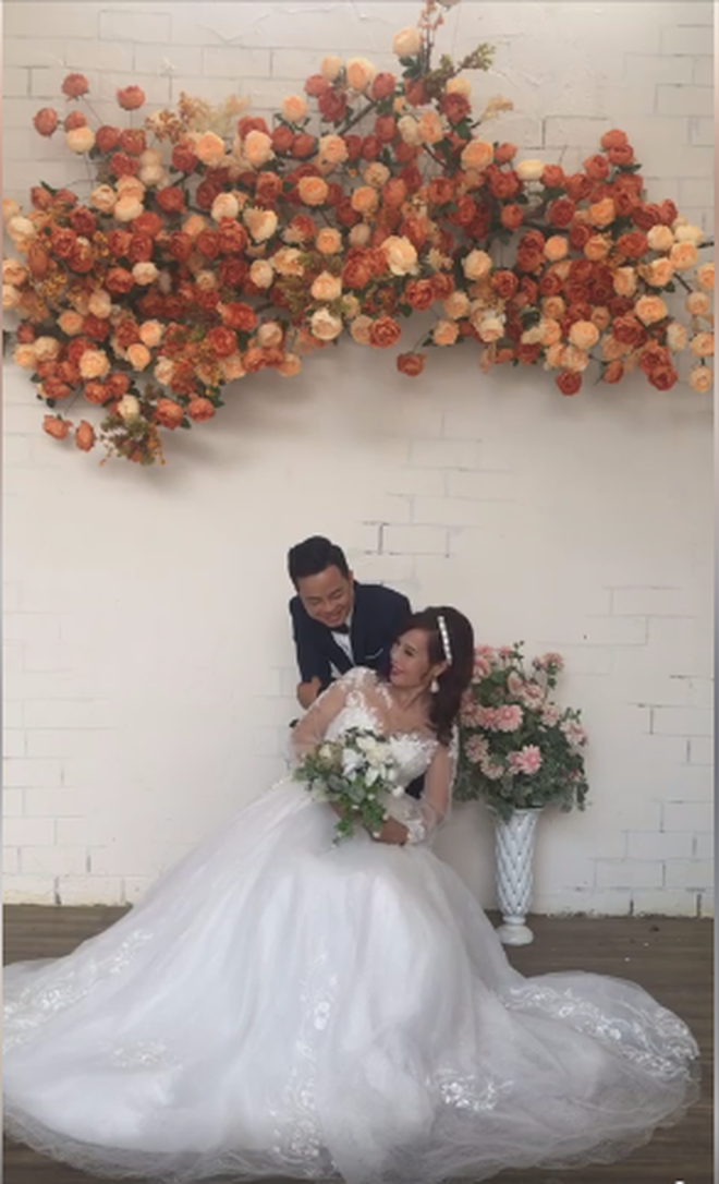 Sau khi &quot;t&#226;n trang&quot; nhan sắc, c&#244; d&#226;u 62 tuổi c&#249;ng chồng đi chụp lại ảnh cưới để... h&#226;m n&#243;ng t&#236;nh cảm - Ảnh 3.