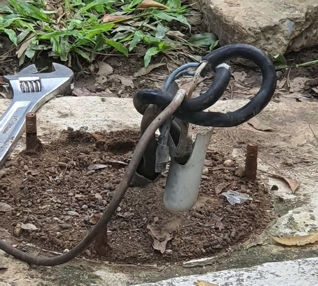 Bé gái nghi bị điện giật tử vong khi chơi trong công viên - 3