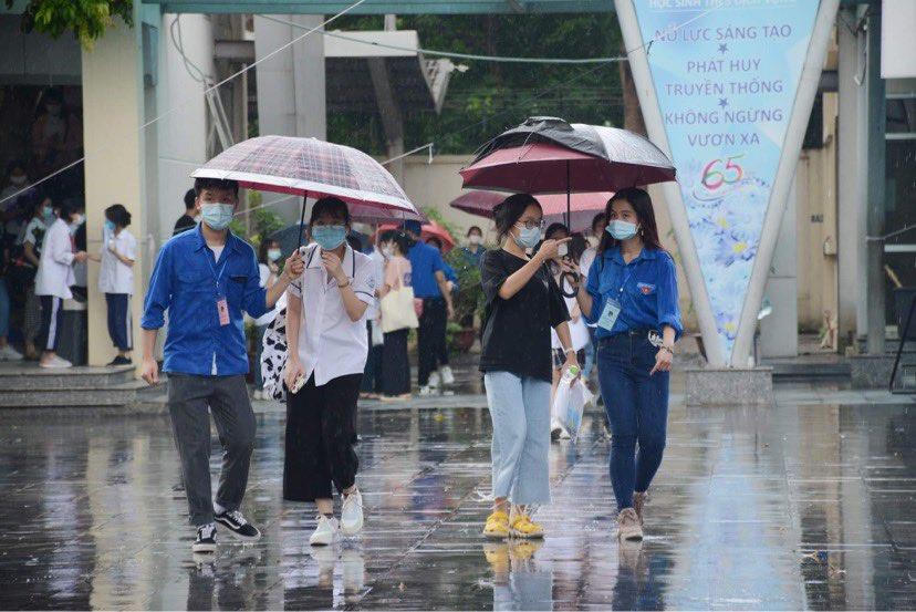 Thi vào lớp 10 Hà Nội : Đề vừa sức nhiều thí sinh, phù hợp thời gian thi 