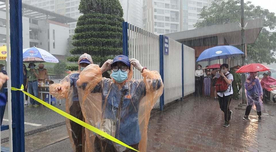 Sáng 13/6, thí sinh Hà Nội thi 2 môn Toán và Lịch sử