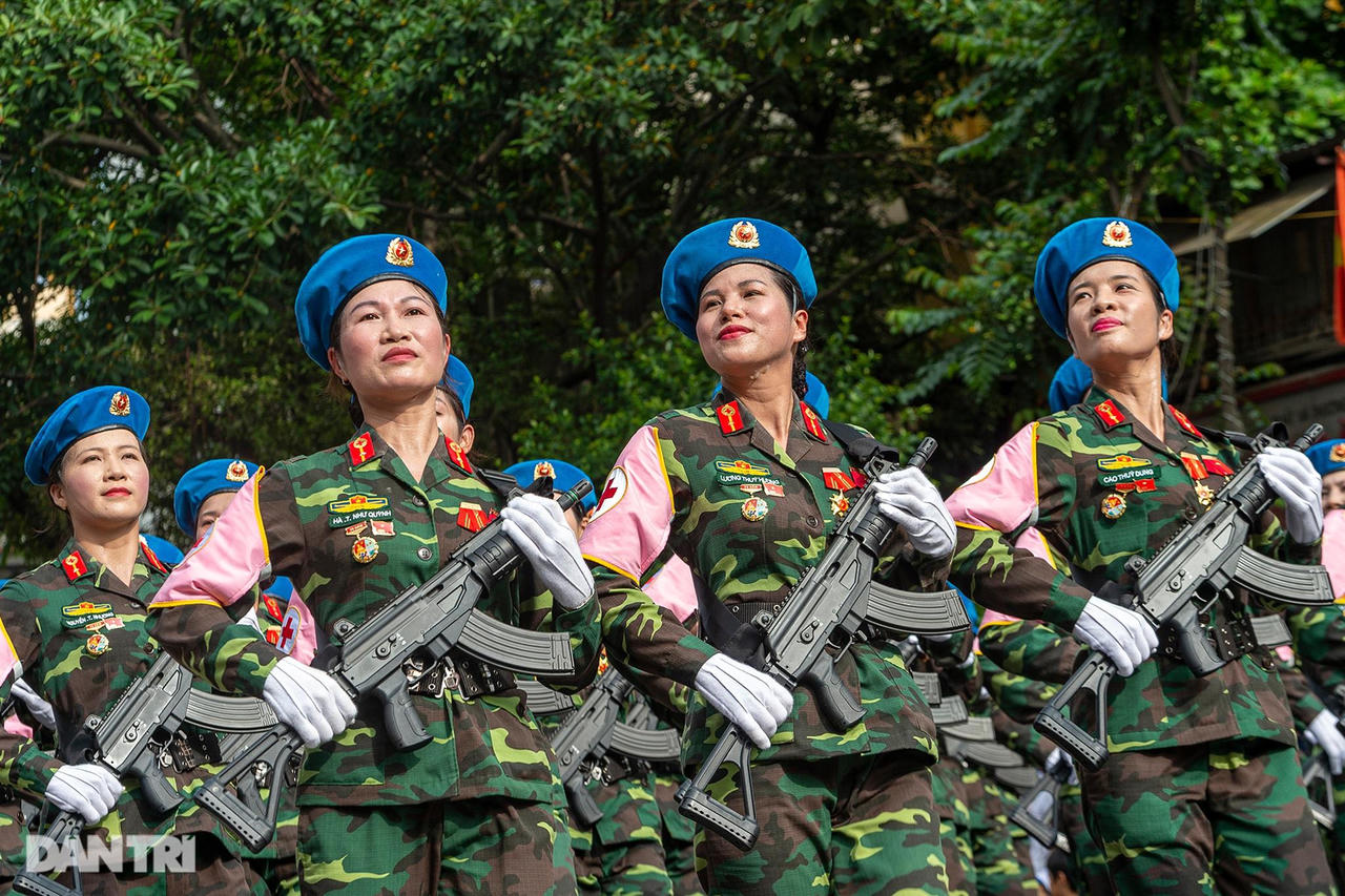 Ngắm Lễ diễu binh hùng tráng, rộn ràng đường phố Thủ đô dịp Quốc khánh 2015