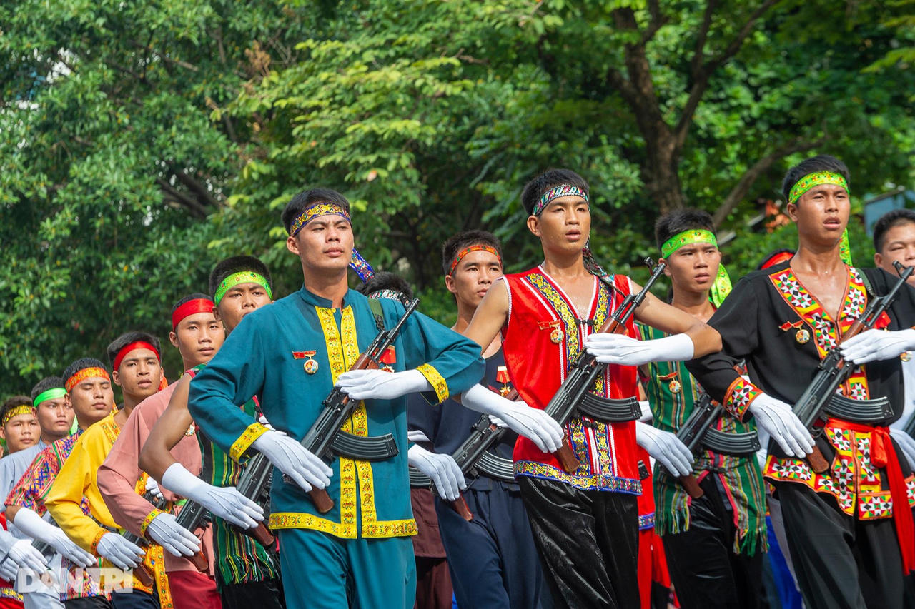 Ngắm Lễ diễu binh hùng tráng, rộn ràng đường phố Thủ đô dịp Quốc khánh 2015