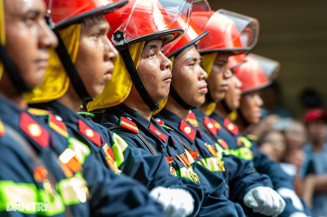 Ngắm Lễ diễu binh hùng tráng, rộn ràng đường phố Thủ đô dịp Quốc khánh 2015