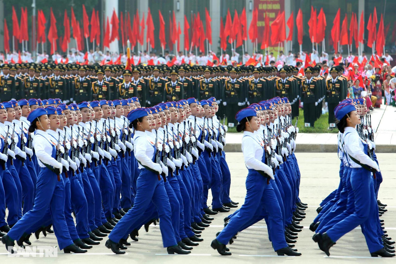 Ngắm Lễ diễu binh hùng tráng, rộn ràng đường phố Thủ đô dịp Quốc khánh 2015