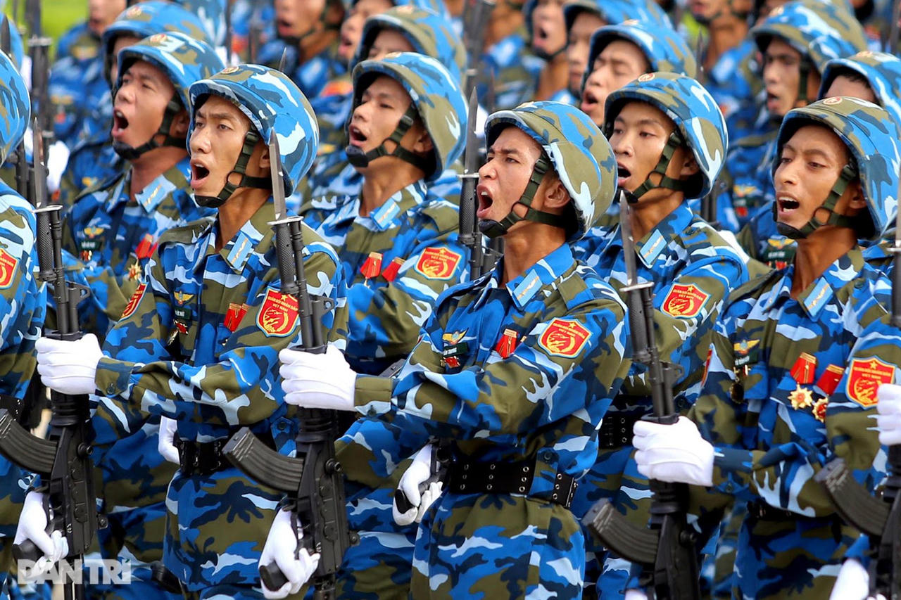 Ngắm Lễ diễu binh hùng tráng, rộn ràng đường phố Thủ đô dịp Quốc khánh 2015