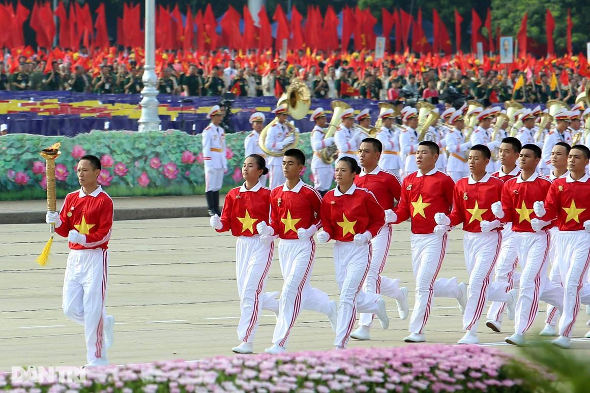 Ngắm Lễ diễu binh hùng tráng, rộn ràng đường phố Thủ đô dịp Quốc khánh 2015