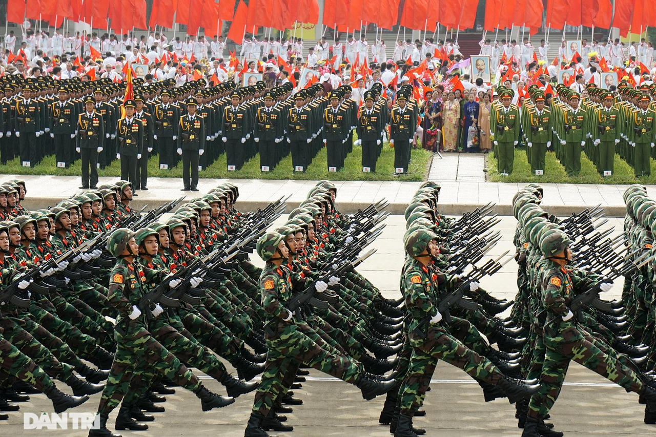 Ngắm Lễ diễu binh hùng tráng, rộn ràng đường phố Thủ đô dịp Quốc khánh 2015