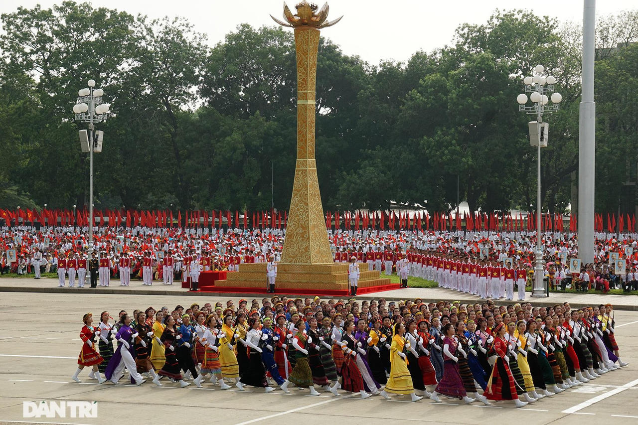 Ngắm Lễ diễu binh hùng tráng, rộn ràng đường phố Thủ đô dịp Quốc khánh 2015