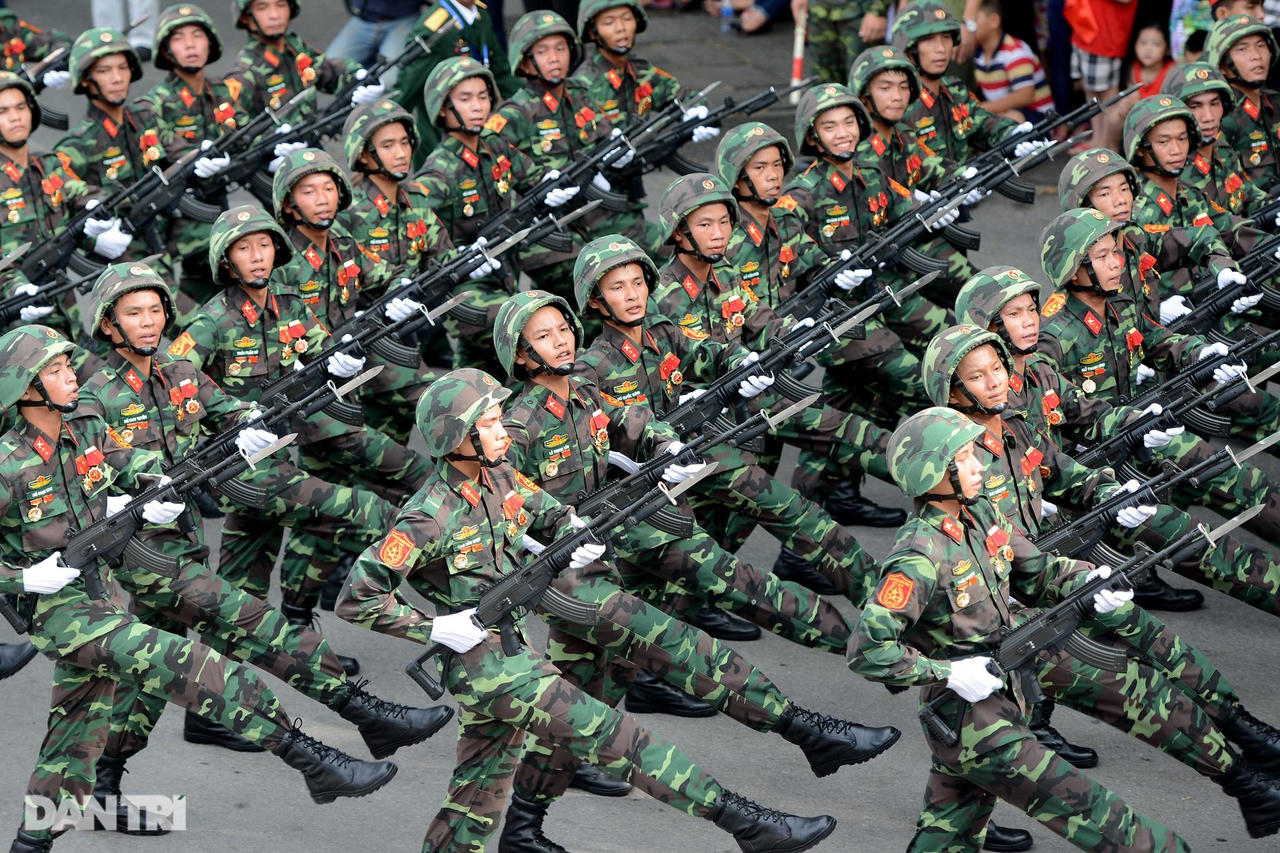 Ngắm Lễ diễu binh hùng tráng, rộn ràng đường phố Thủ đô dịp Quốc khánh 2015