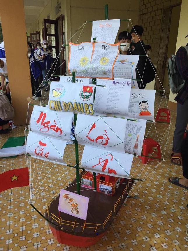 Độc đáo 'siêu phẩm" báo tường chào mừng ngày Nhà giáo Việt Nam 20/11