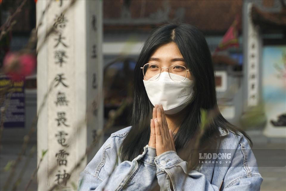 Ngày Valentine, giới trẻ Hà Nội tấp nập đến chùa Hà cầu duyên 