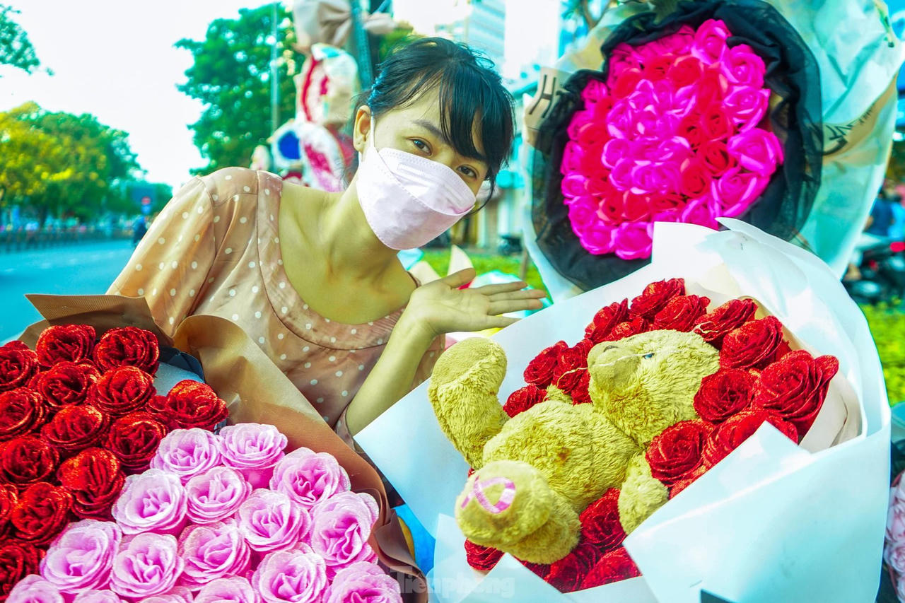 Nhiều hoa độc lạ theo xu hướng 'ăn được, chơi được' cháy hàng trong dịp Valentine ảnh 4