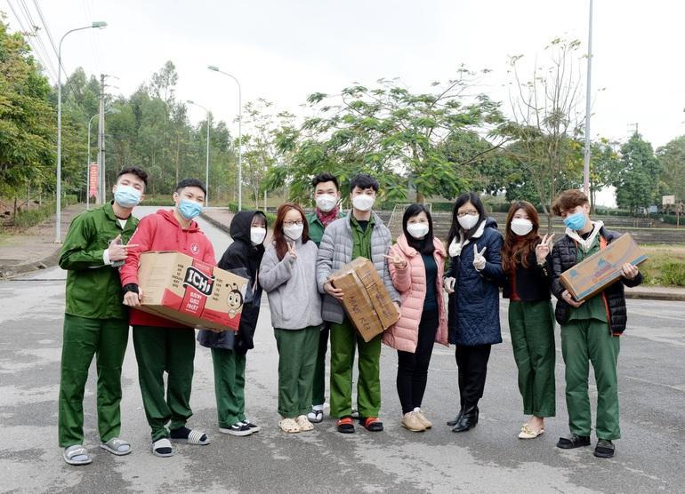 Sinh viên kêu F0 tăng, phải tắm nước lạnh, Đại học Kinh tế Quốc dân nói gì? 