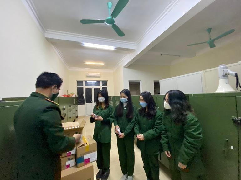 Sinh viên kêu F0 tăng, phải tắm nước lạnh, Đại học Kinh tế Quốc dân nói gì? 