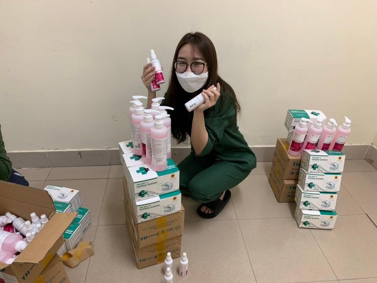 Sinh viên kêu F0 tăng, phải tắm nước lạnh, Đại học Kinh tế Quốc dân nói gì? 