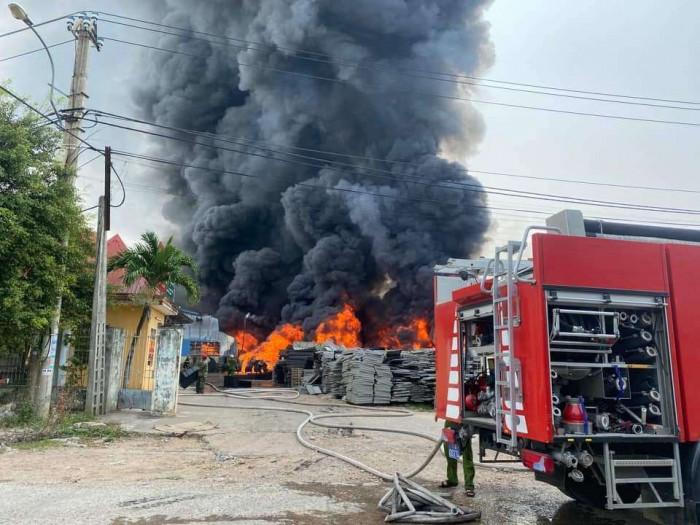 Cháy lớn tại ở Cụm công nghiệp Bình Định 