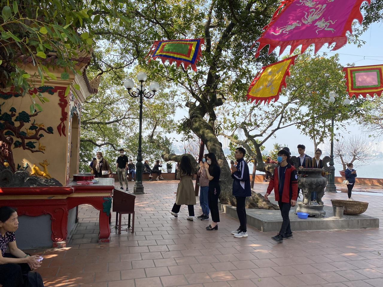 Phủ Tây Hồ vắng người trong dịp cuối năm 