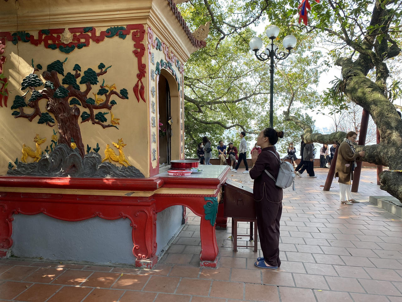 Phủ Tây Hồ vắng người trong dịp cuối năm 