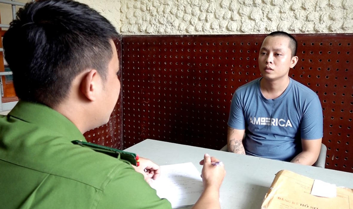 Bắt 3 đối tượng say rượu đập phá xe ô tô 