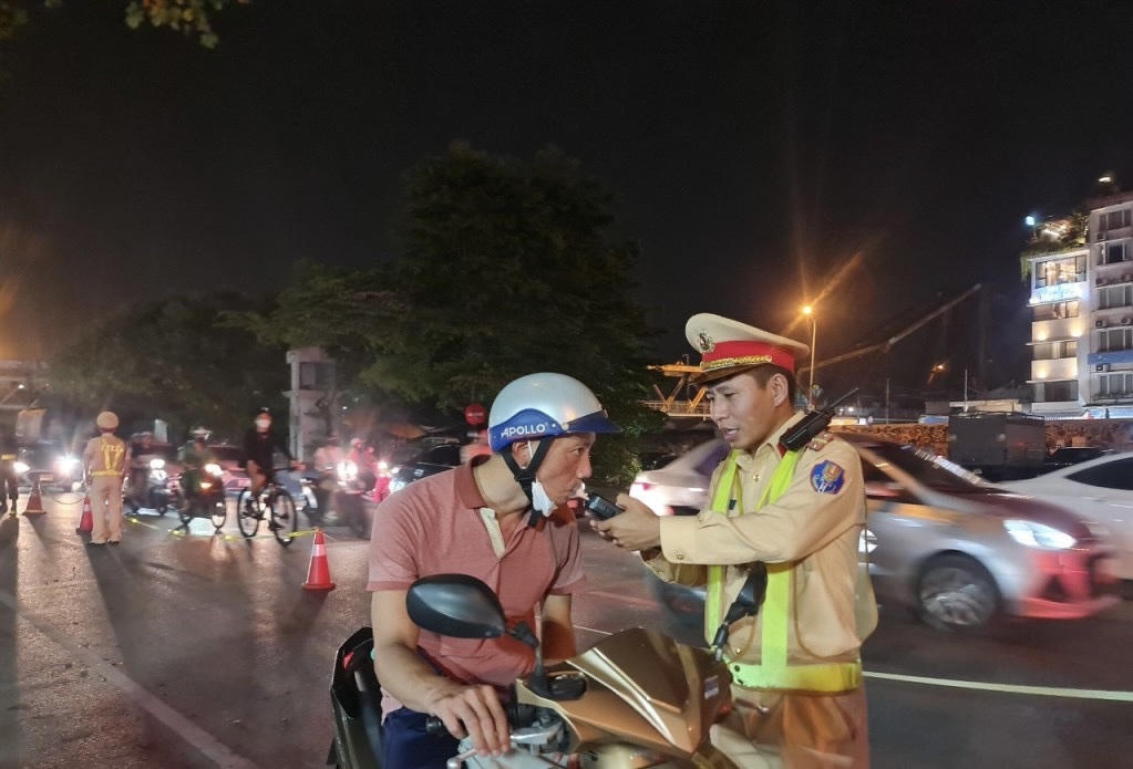 Cảnh sát 141 Hà Nội hóa trang xử lý hàng loạt "quái xế" dịp nghỉ lễ 2/9 