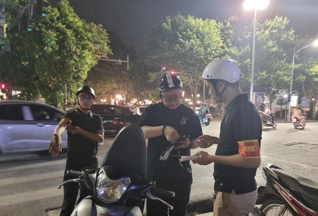 Cảnh sát 141 Hà Nội hóa trang xử lý hàng loạt "quái xế" dịp nghỉ lễ 2/9 