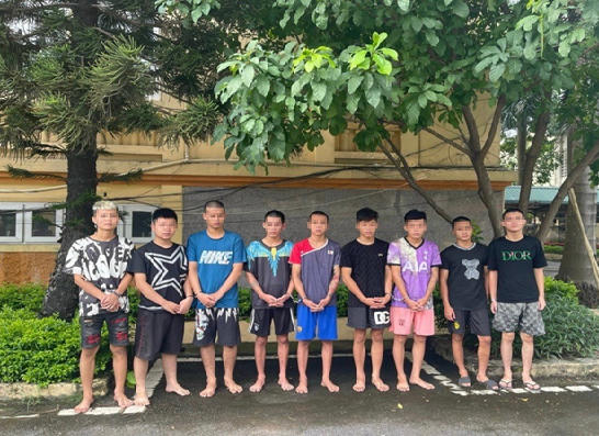 Bắt khẩn cấp nhóm thiếu niên dùng dao cướp tài sản trên đường Hà Nội