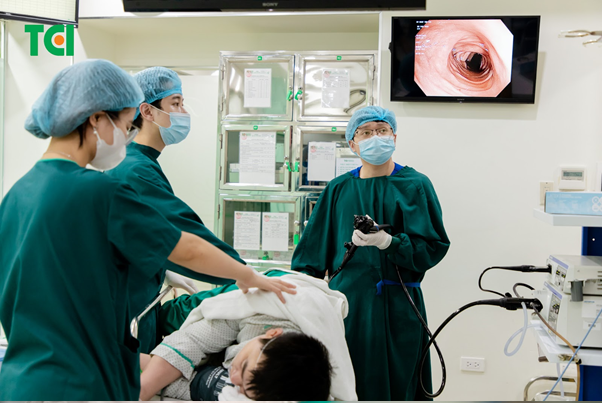 Chàng trai 25 tuổi đã phải mang khối polyp đại tràng khổng lồ