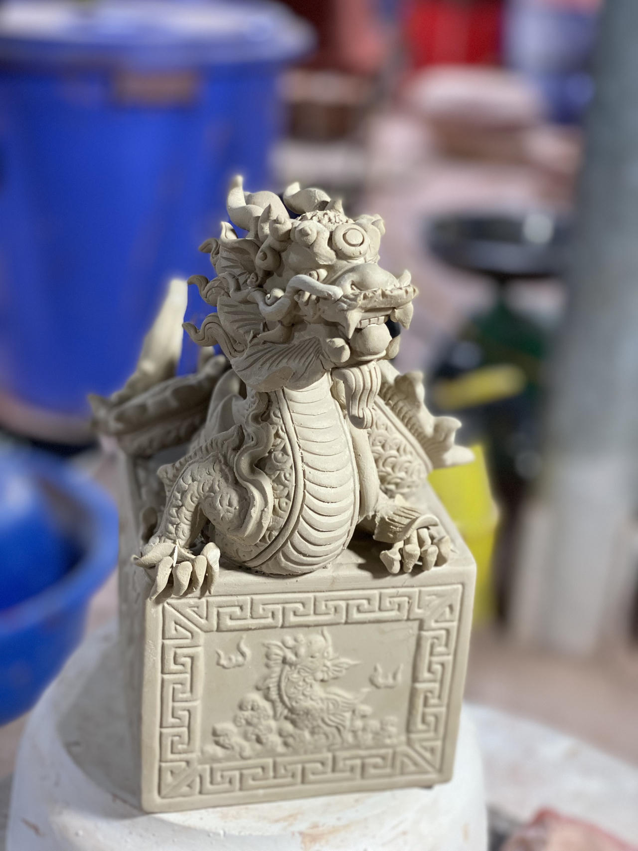 Ấn Rồng họa vàng làng Bát Tràng phục vụ Tết Giáp Thìn 2024