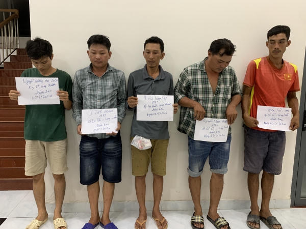 Tụ tập đánh bạc bằng hình thức đá gà qua mạng, 14 đối tượng bị bắt giữ