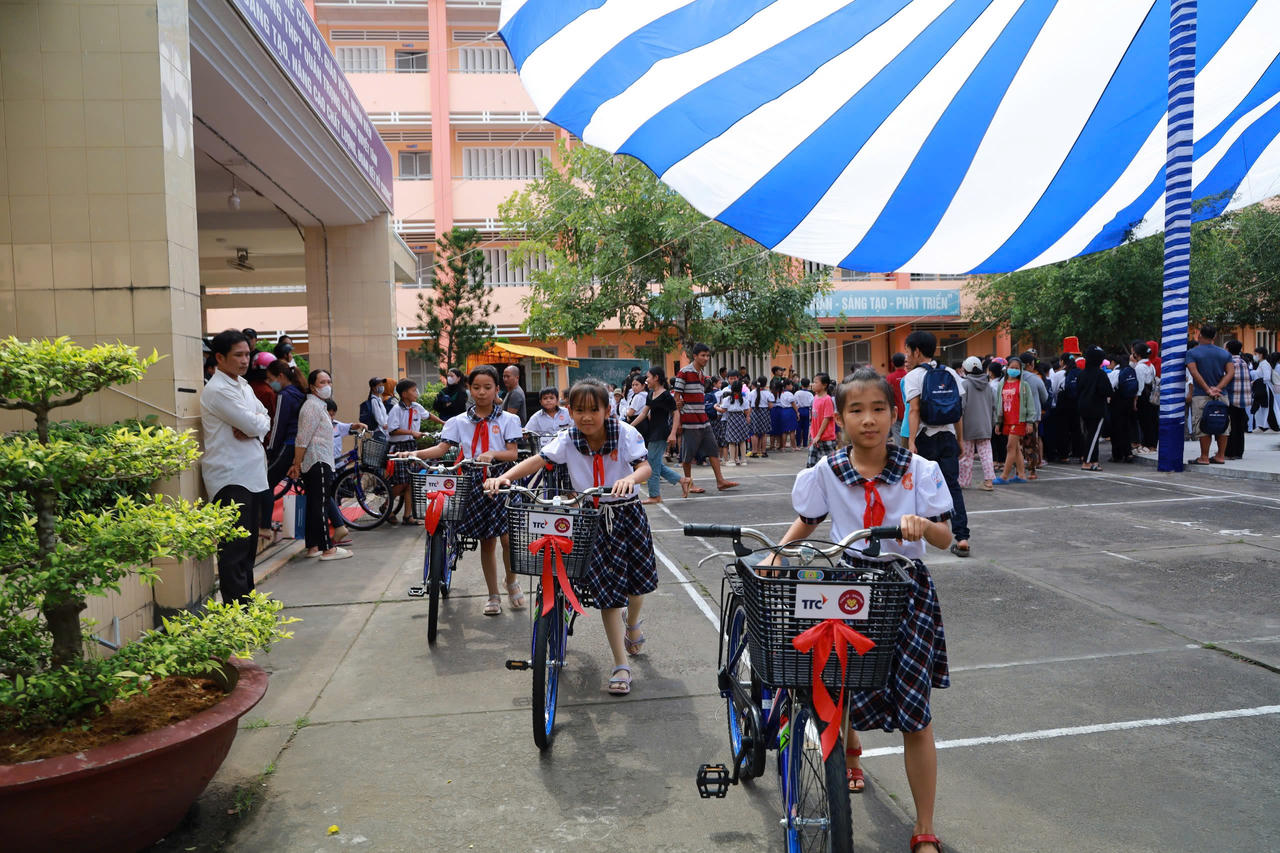 TTC trao 568 suất học bổng cho học sinh Bến Tre