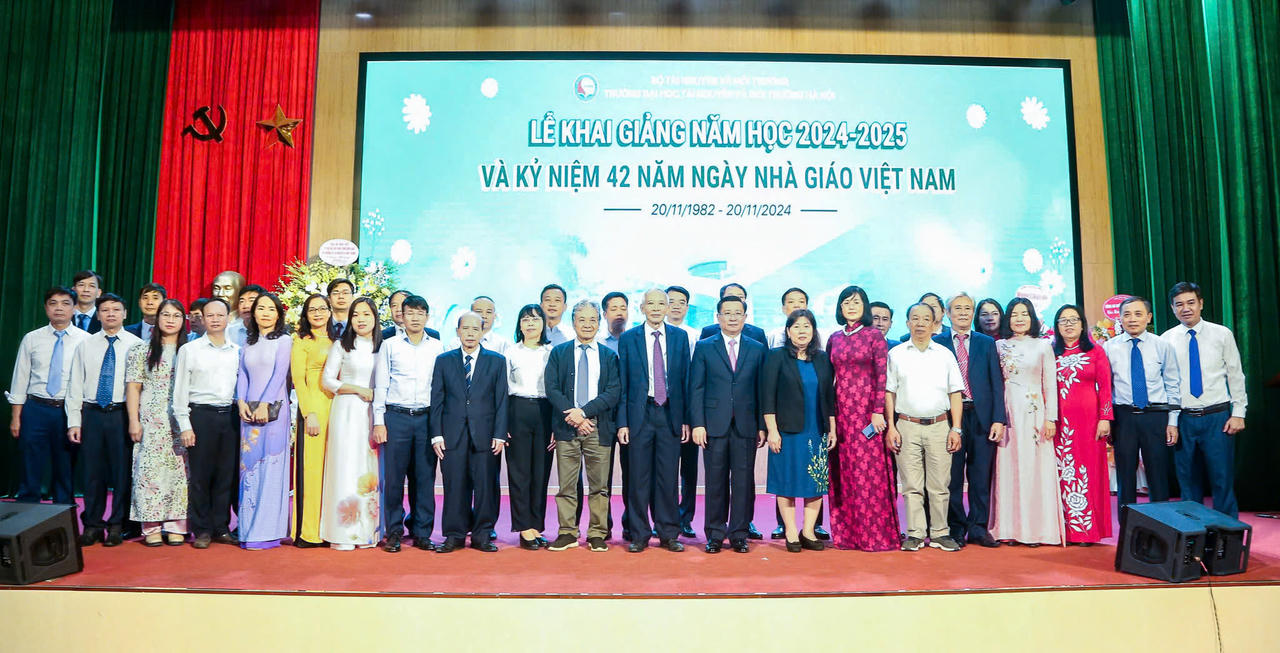 Trường Đại học Tài nguyên và Môi trường khai giảng năm học mới và kỷ niệm ngày 20/11