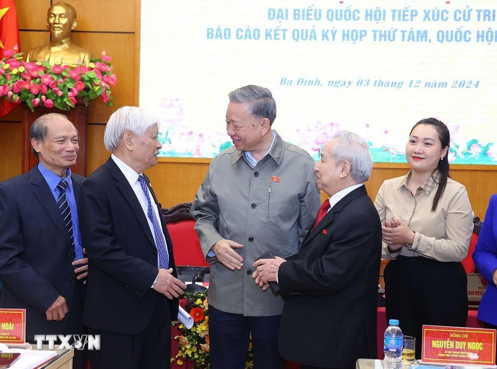 Tổng Bí thư: Kiện toàn bộ máy chính trị với tinh thần 'vừa chạy vừa xếp hàng'