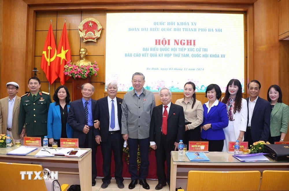 Tổng Bí thư: Kiện toàn bộ máy chính trị với tinh thần 'vừa chạy vừa xếp hàng'