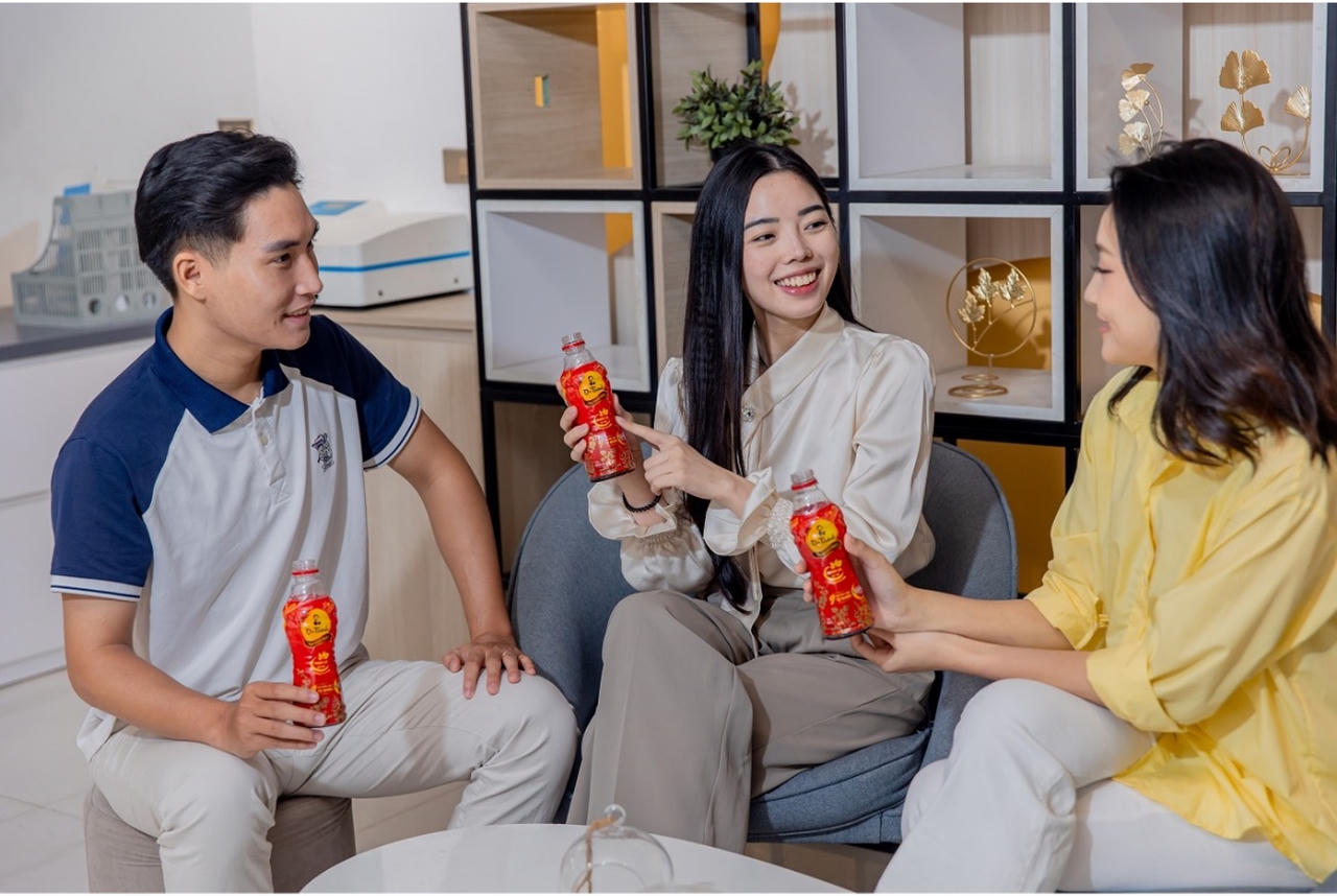 Cuối năm, người trẻ ôm laptop làm việc xuyên đêm tại các 'xưởng deadline 24h'