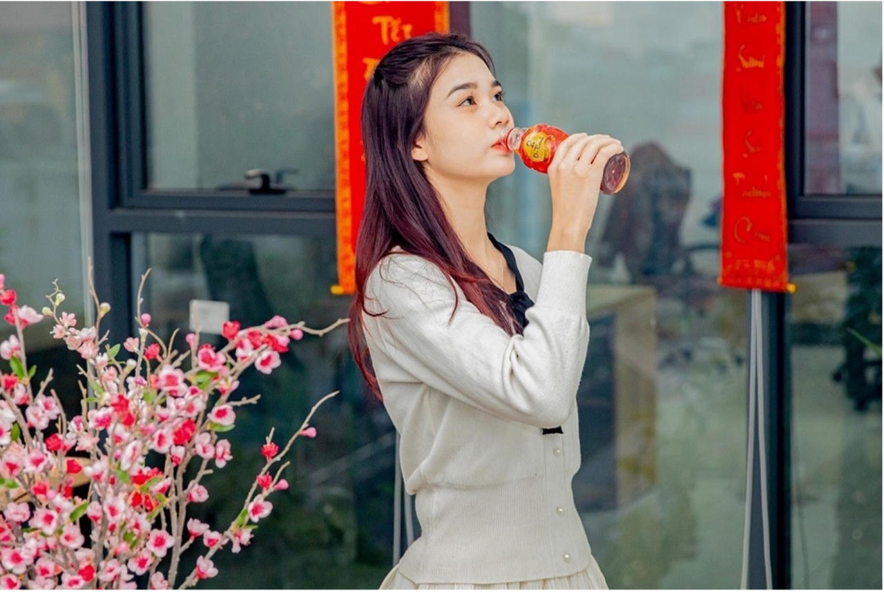 Cuối năm, người trẻ ôm laptop làm việc xuyên đêm tại các 'xưởng deadline 24h'