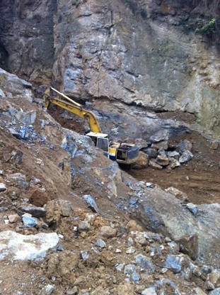 Quặng tặc “xẻ thịt” các quả đồi ở Kiến Thiết (Tuyên Quang)