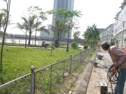 UBND phường Trung Văn cắt hàng rào “sửa sai"