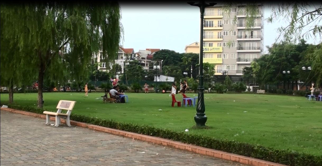 Chuyện lạ hồ Tây: Người dân phải "trả tiền mua gió"