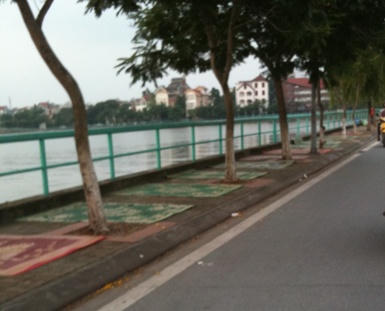 Chuyện lạ hồ Tây: Người dân phải "trả tiền mua gió"